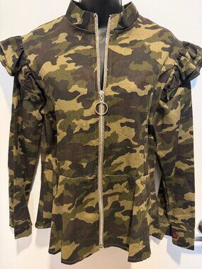 NWT Camo Jacket • Best Fits Medium/Large